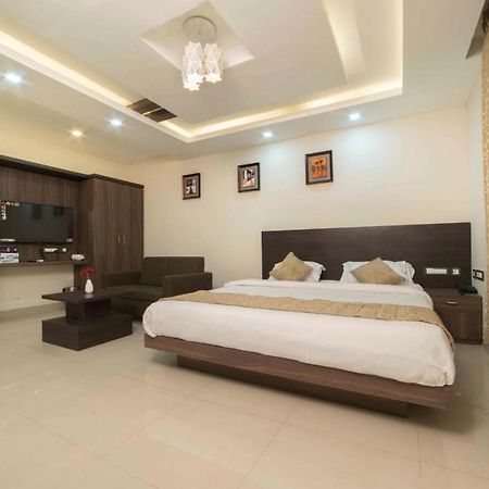 Hotel Sami V Landmarks Arantangi ภายนอก รูปภาพ
