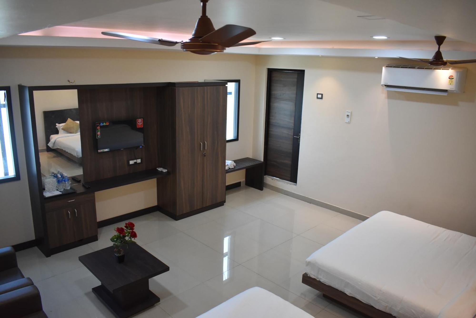 Hotel Sami V Landmarks Arantangi ภายนอก รูปภาพ