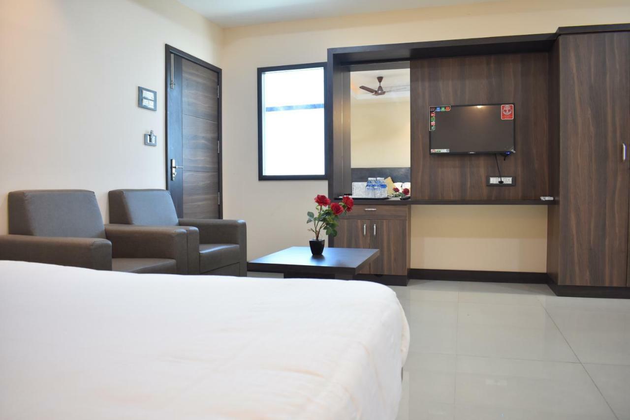 Hotel Sami V Landmarks Arantangi ภายนอก รูปภาพ